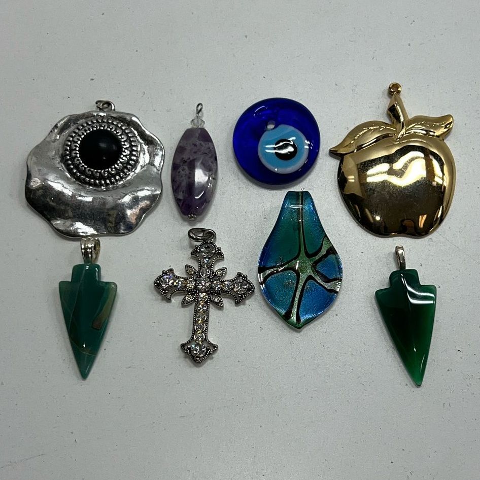 Lot Of Costume Cool Tone Green Blue Silver And Gold Tone Charms Pendants Jewelry