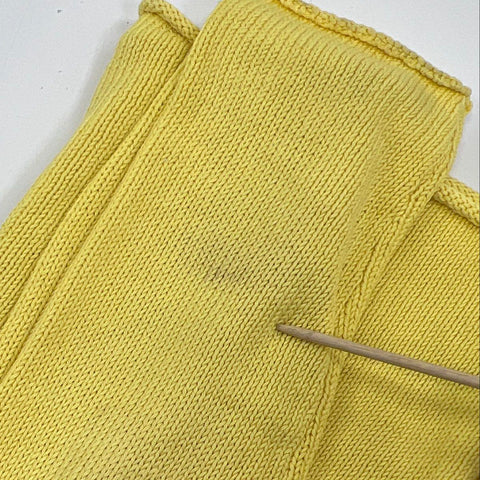 Weekend Max Mara Women's Yellow V-Neck Knit Sweater Made in Italy Size L