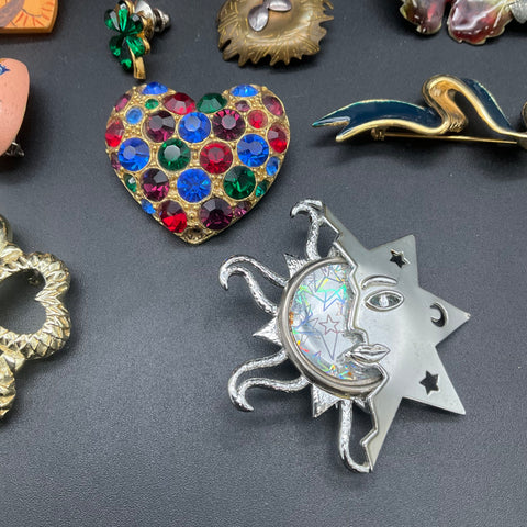 Vintage Costume Jewelry Lot 17 Brooches Pins Hearts Animals Gold Silver Tone