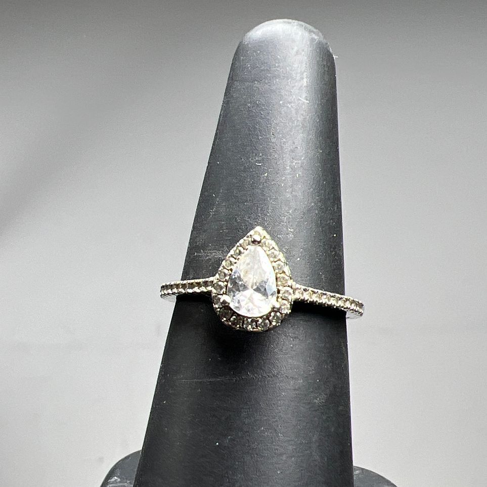 Vivamacity Sterling Silver Drop Rhinestone Ring Size 6 IOB