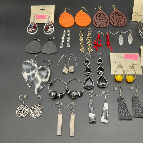 Studio S Fashion Jewelry Lot 30 Pairs Earrings Boho Dangle Hoop Stud Wood Bead