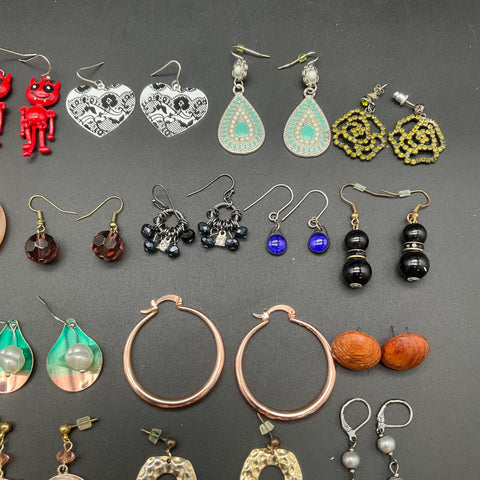 Fashion Costume Jewelry Earring Lot 27 Pairs Hoops Dangles Studs Eclectic Mix