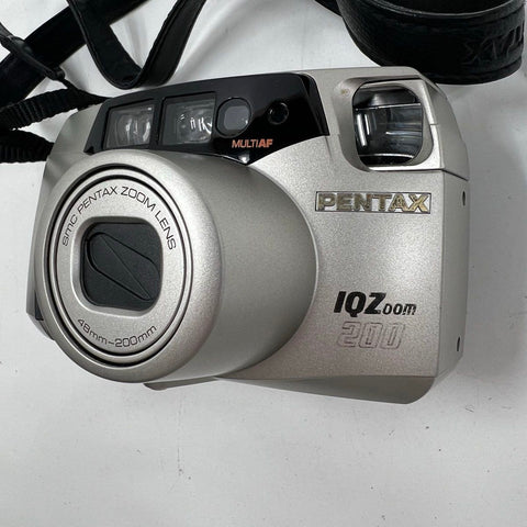 Vintage Pentax IQZoom 200 48-200mm 35mm Point & Shoot Film Camera w/ Case
