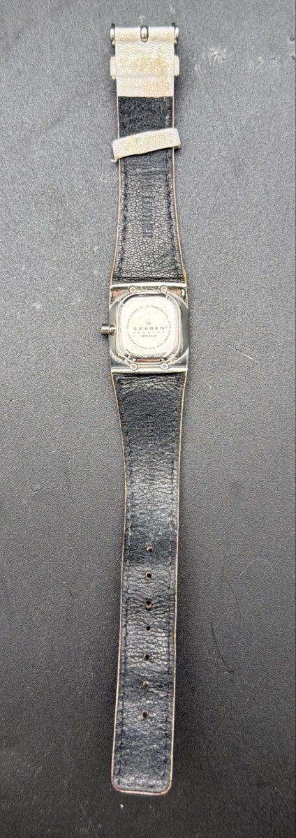 Skagen Denmark 563XSBLW Womens Watch Square White Leather Band Tested Works