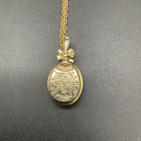 Vintage Victorian Revival Gold Tone Hand Mirror Locket Pendant Necklace 24"