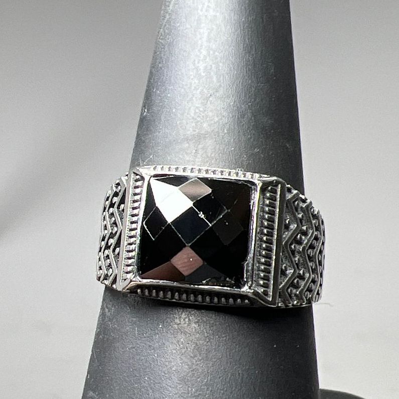925 Sterling Silver Grey Multifaceted Stone Ring Size 7.5