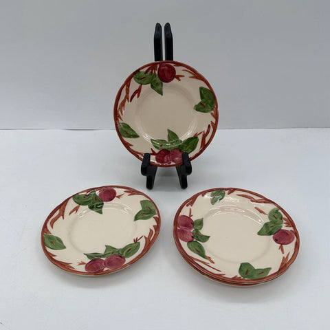 Hand Painted Apple Pattern Ceramic Plates 8 Piece Set Scalloped Edge Vintage