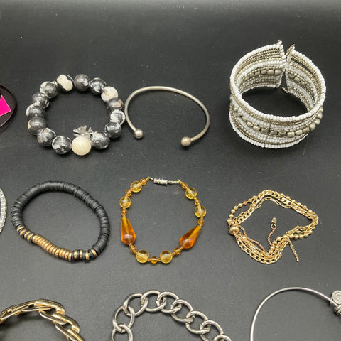 Fashion Jewelry Lot of 16 Bracelets Candie's Dog Mom Charm Beaded Boho Mixed
