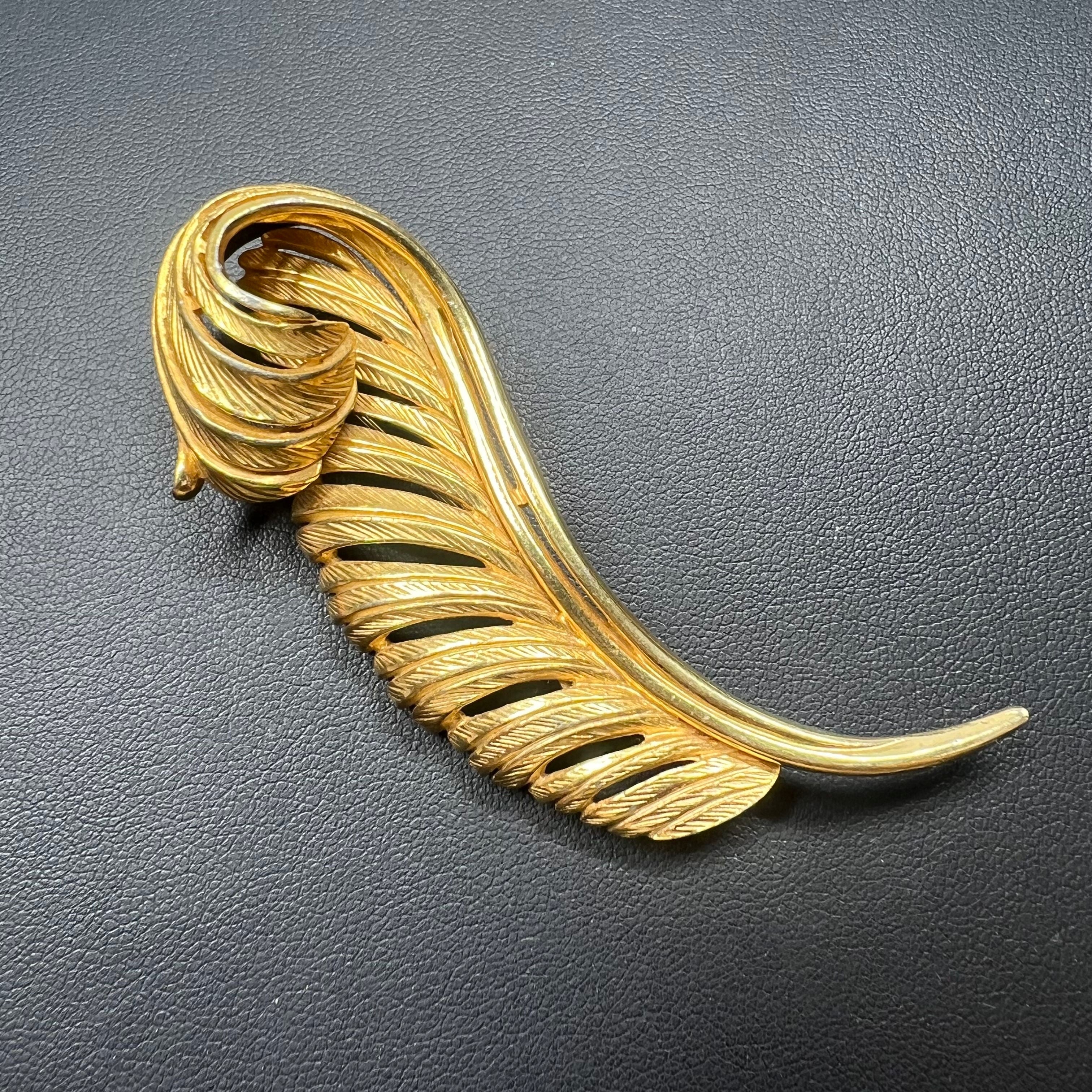 Vintage Castlecliff Feather Brooch Curved Gold Tone Signed 3"