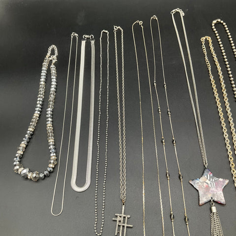Mixed Fashion Necklaces Costume Jewelry Lot 0.5 Lbs Vintage to Modern 17 Pcs