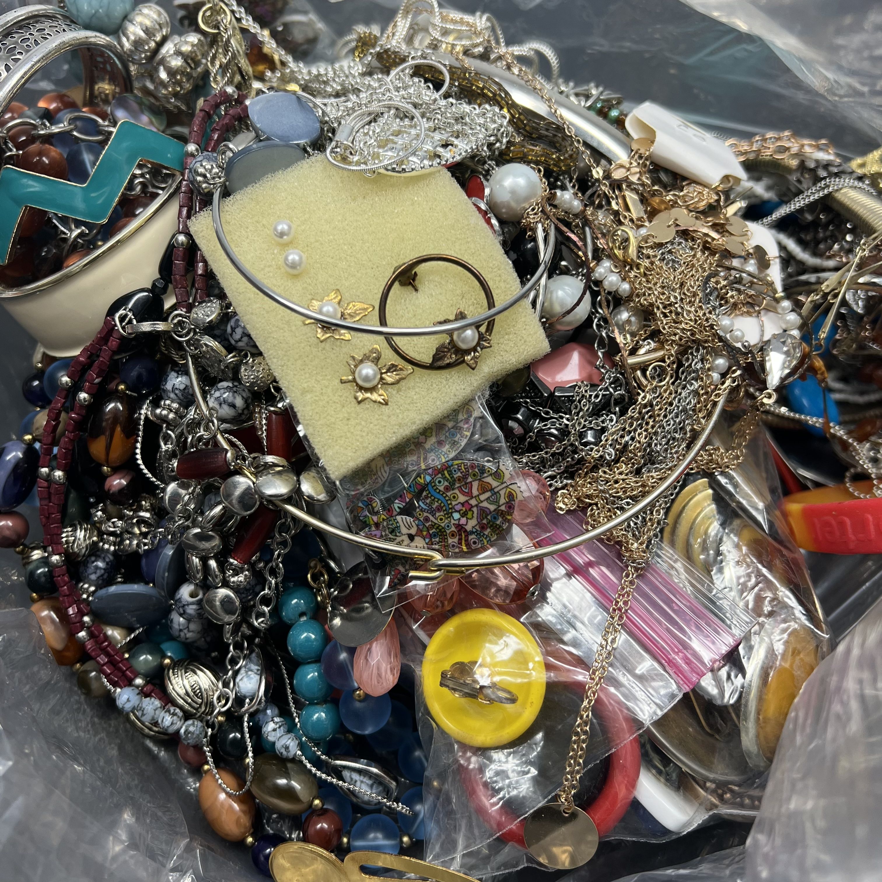 5LB Wearable Costume Jewelry Mixed Items Bag