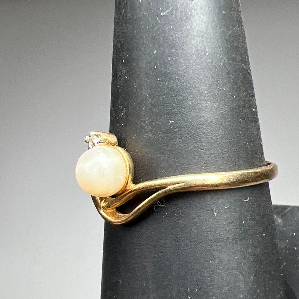 T&C 14KP Yellow Gold Ring White Stone & Gemstone Accent Ring 1.65g size 8.25