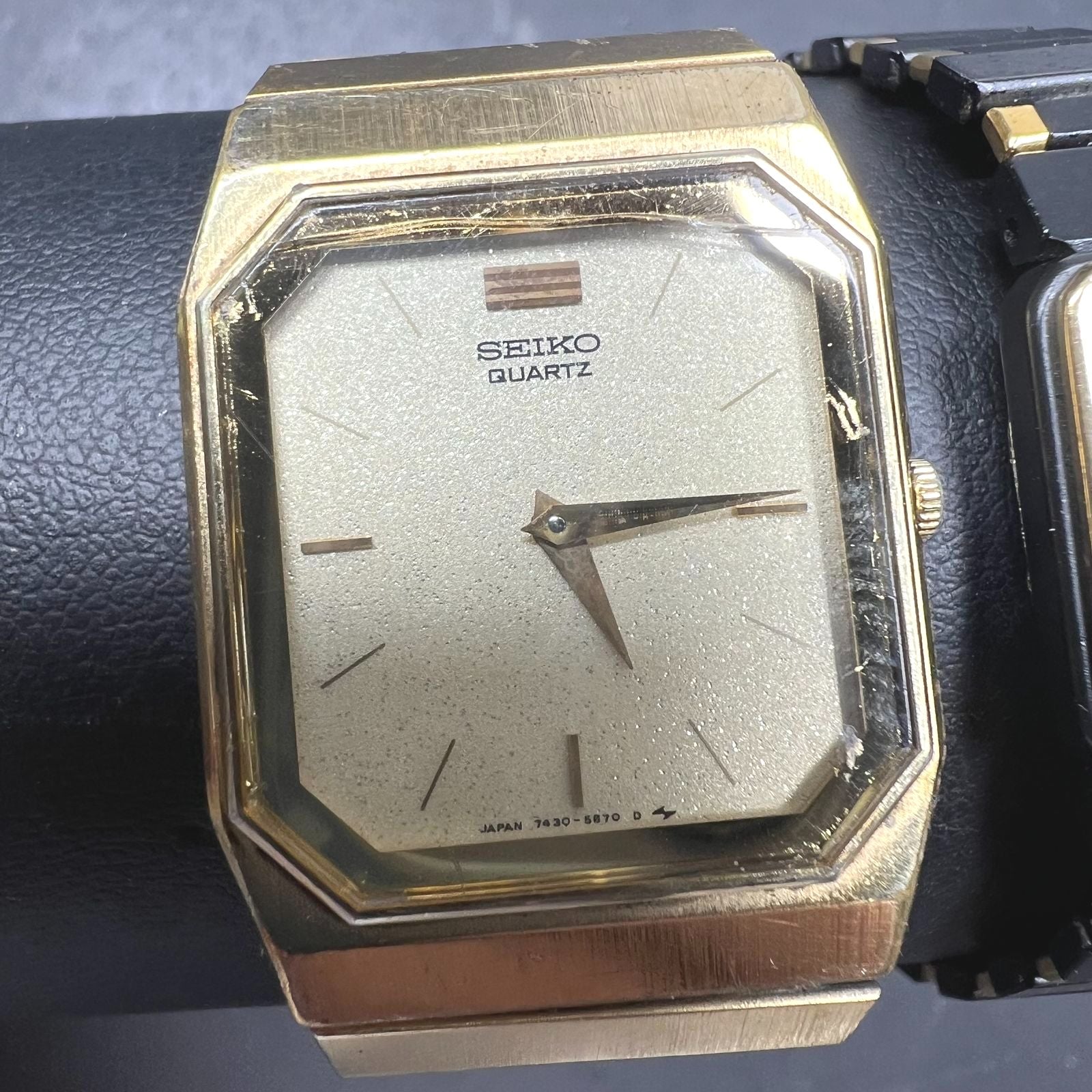 Lot of 2 Seiko Watches Men's and Women's Untested Gold Tone