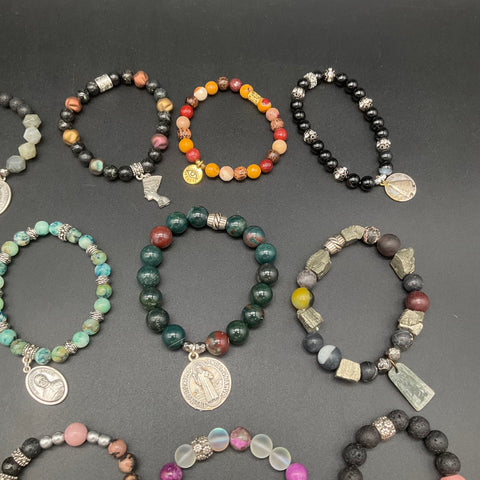 Religious Beaded Stretch Bracelet Jewelry Lot of 20 Saint Medals Stone Glass
