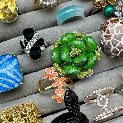 Mixed Fashion Rings Jewelry Lot of 26 Costume Animal Motif Floral Statement