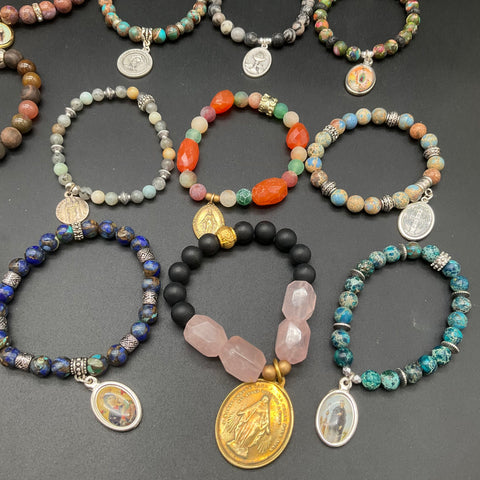 Religious Semi-Precious Stone Bead Stretch Bracelet Lot of 20 Saint Medals