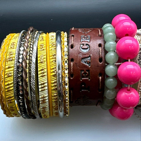 Mixed Costume Jewelry Lot 40+ Bracelets Bangles Cuffs Beaded Leather Hawaii