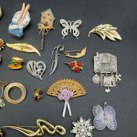 Vintage Costume Jewelry Brooch Lot 0.6 lbs Rhinestone Enamel Figural 30 Pieces