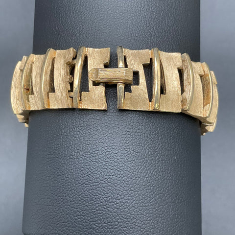 Vintage 1960s Crown Trifari Gold Tone Textured Articulated Link Bracelet 7.5"