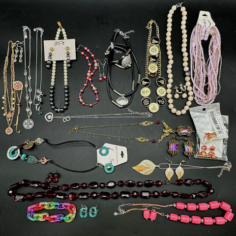 Wearable Costume Jewelry Lot of 25+ Nautical Boho Beaded Necklaces Earrings Sets
