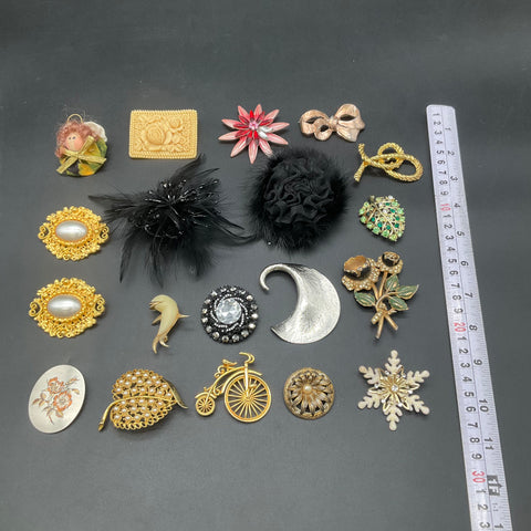 Vintage Brooch Pin Lot of 18 Reed & Barton Damascene Rhinestone Enamel 0.65 lbs