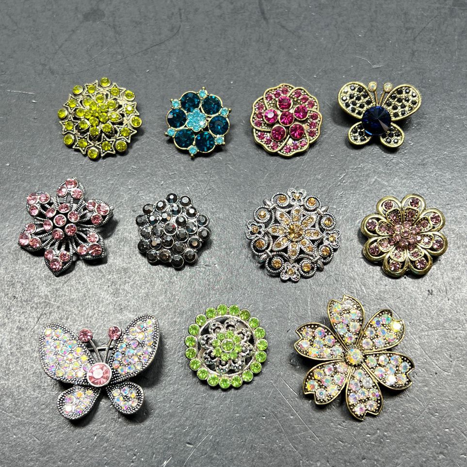 Brooch top lot