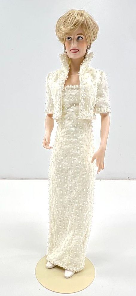 Franklin Heirloom Dolls Princess Diana Portrait Doll 18" Pearl Dress With Stand