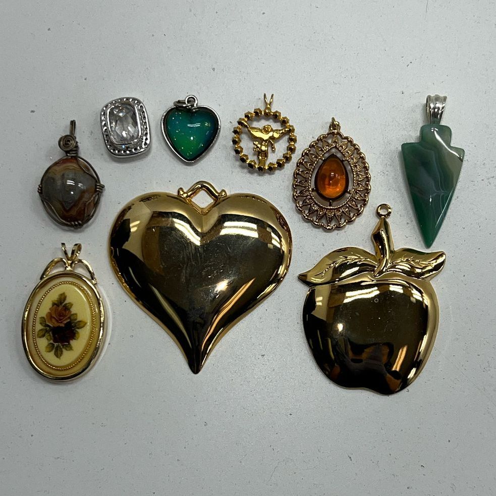 Lot Of Gold Tone Vintage Style Heart Shaped Jewelry Charms And Pendants