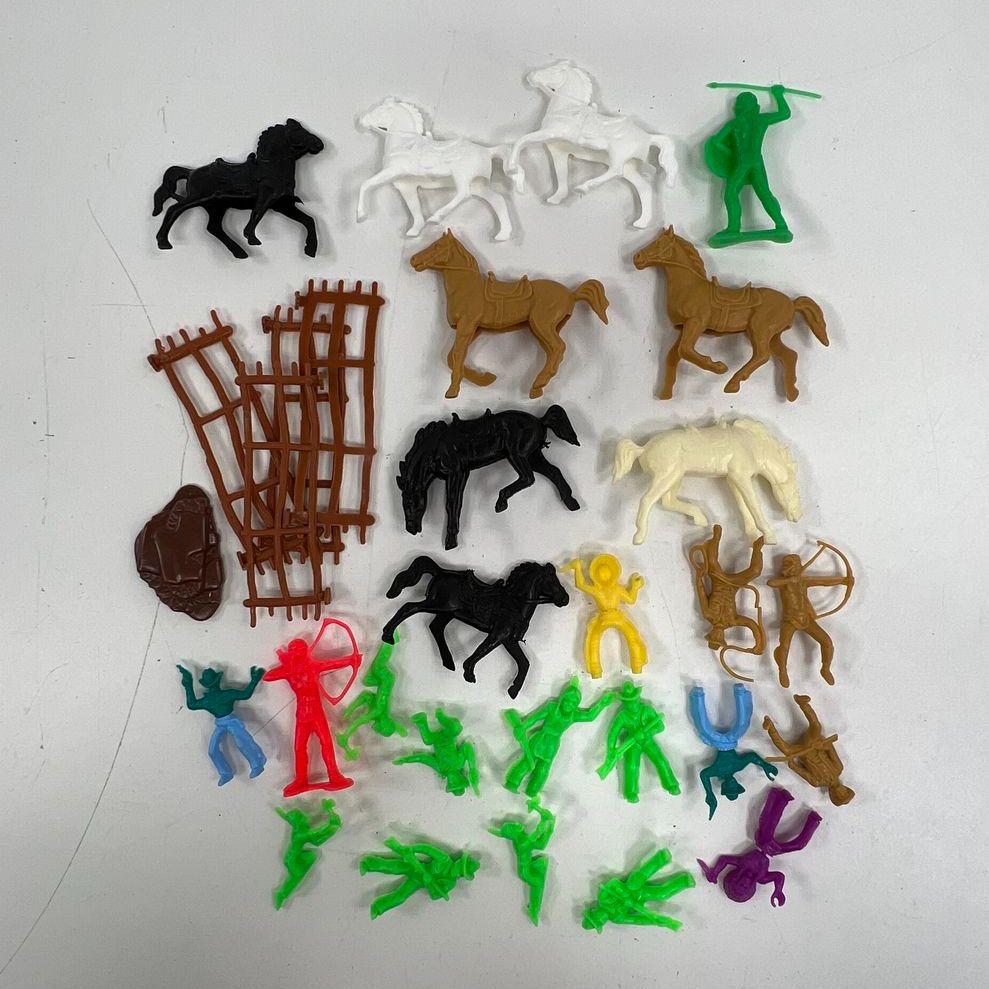 Vintage Plastic Toy Figures Lot 30+ Cowboys Indians Horses Old West Playset