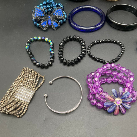 Mixed Fashion Costume Jewelry Lot of 17 Pieces Bangles Beaded Cuff 1.19 lbs