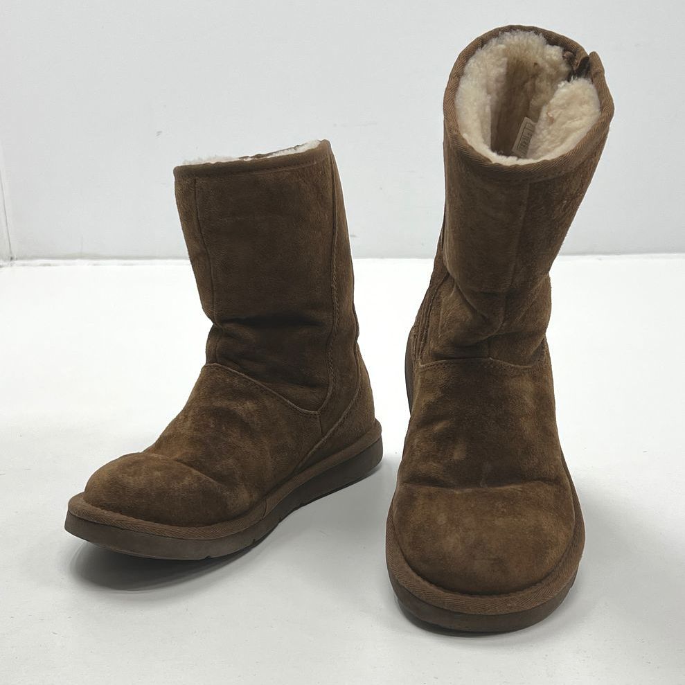 Ugg authentic Boots, women's, size 7