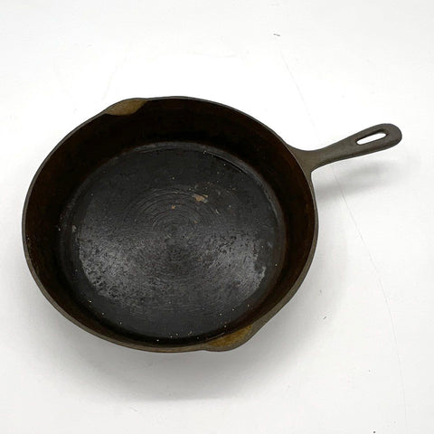 Vintage Cast Iron 10 Inch Skillet Pan Dual Pour Spouts Made in Taiwan