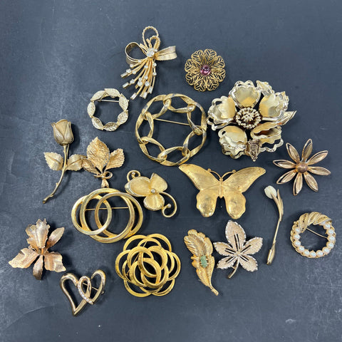 Vintage Lot 18 Gold Tone Brooches Pins Sarah Coventry Floral Butterfly