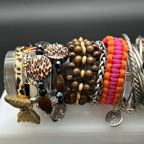 Mixed Costume Jewelry Bracelet Lot 22 Pieces Beaded Bangle Leather Paracord