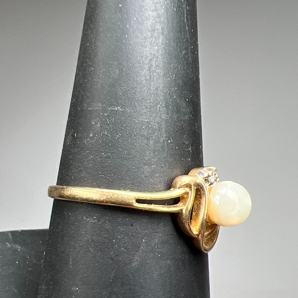 T&C 14KP Yellow Gold Ring White Stone & Gemstone Accent Ring 1.65g size 8.25