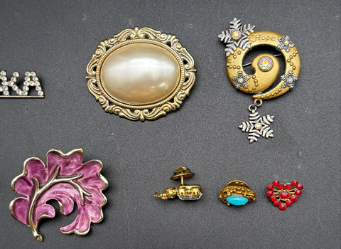 Vintage to Modern Costume Jewelry Lot 14 Brooches Pins Rhinestone Enamel Pearl