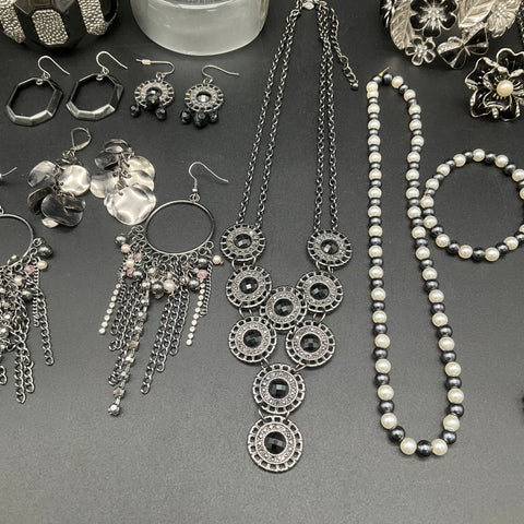 Statement Fashion Jewelry Lot 20+ Pieces Faux Pearl Rhinestone Necklaces Cuff