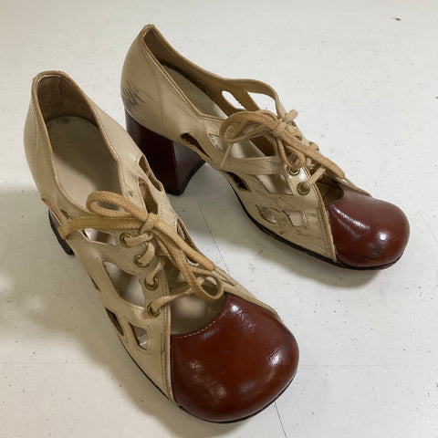 Vintage 70s Tempo Two Tone Brown Cream Cut Out Spectator Block Heels Size 6 B