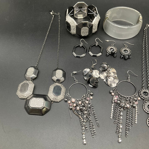 Statement Fashion Jewelry Lot 20+ Pieces Faux Pearl Rhinestone Necklaces Cuff