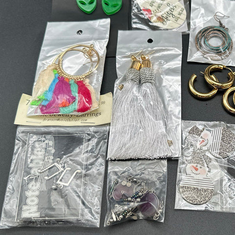 Fashion Costume Jewelry Lot 30+ Pairs Earrings Notetables Boho Western Hoops