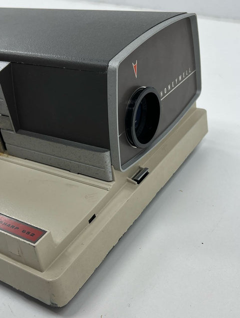 Vintage Honeywell 652 Auto/Sharp Magnetic Slide Projector UNTESTED