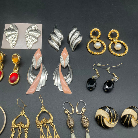 Vintage & Modern Costume Jewelry Lot 25 Pairs Earrings Hoops Dangles Studs