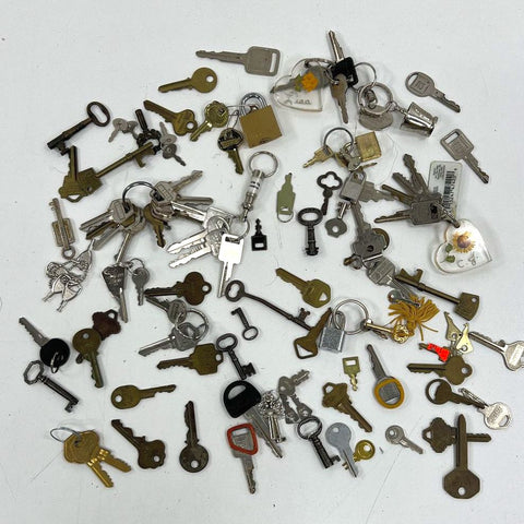 Large Lot Vintage Skeleton Keys House Car Keys Master Lock Padlocks Crafts