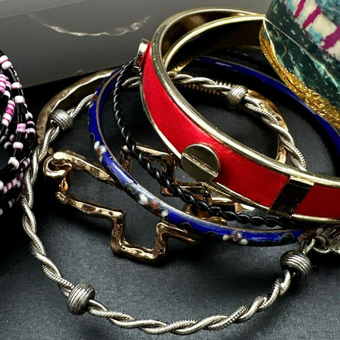 Fashion Costume Jewelry Lot of 40+ Mixed Bracelets Bangles Cuffs Beaded