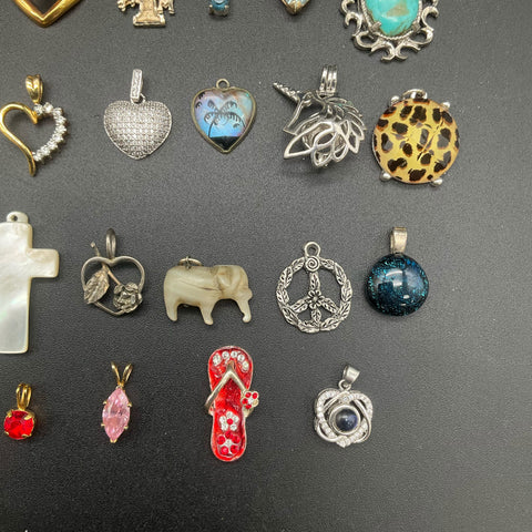 Mixed Jewelry Lot 34 Small Pendants Silver Gold Tone Crosses Hearts Animals