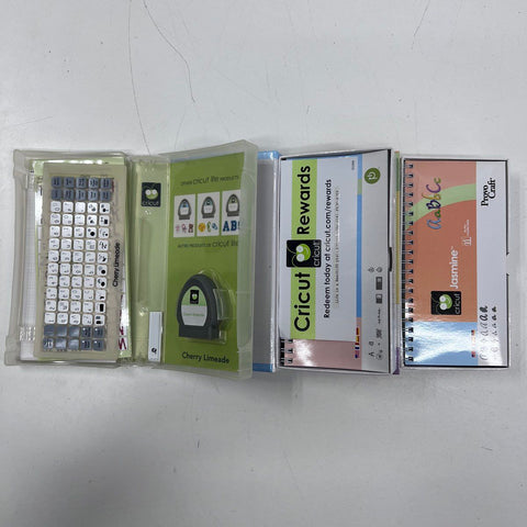 Cricut Expression Electronic Cutting Machine w/ 6 Cartridges CREX001 Powers On
