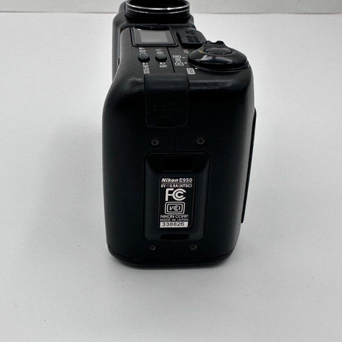 Vintage Nikon Coolpix 950 Digital Swivel Camera 8MB CF Card Case Tested Works