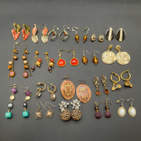 Vintage Retro Costume Jewelry Lot 20 Pairs Earrings Dangle Stud Hoop Beaded
