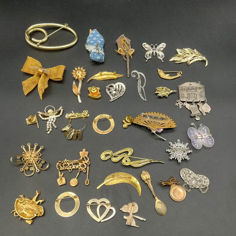 Vintage Costume Jewelry Brooch Lot 0.6 lbs Rhinestone Enamel Figural 30 Pieces
