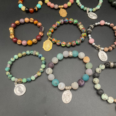 Religious Beaded Stretch Bracelet Jewelry Lot of 20 Saint Medals Stone Glass